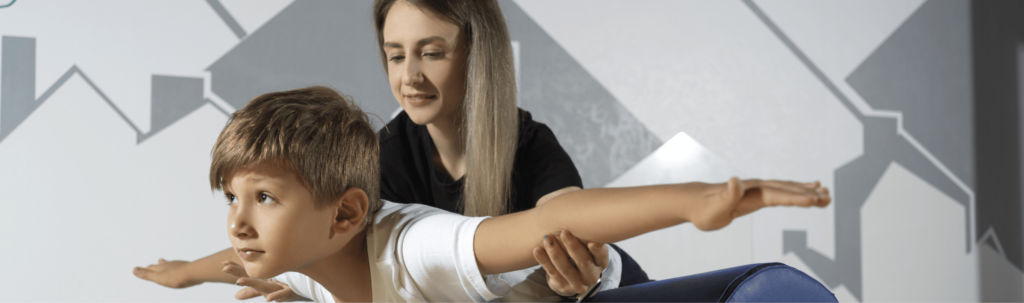 De ce sa apelezi la un specialist in ortopedie pediatrica si la un kinetoterapeut pentru copii